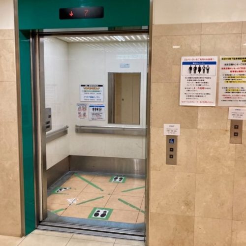 آینه در آسانسور کمک به معلولین برای خرج میکند